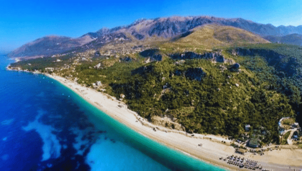 vistas aéreas de las famosas playas de Dhermi