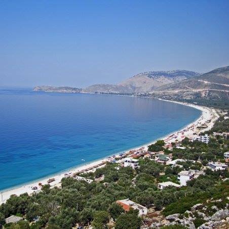 vistas aereas de la costa de Borsh en Albania