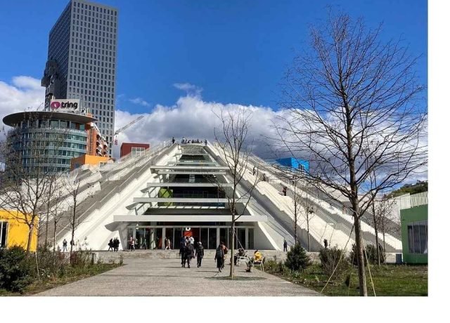 piramide de tirana capital de Albania